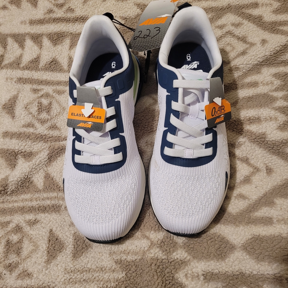 Kids White and Blue Memory Foam Athletic Shoes Size 6